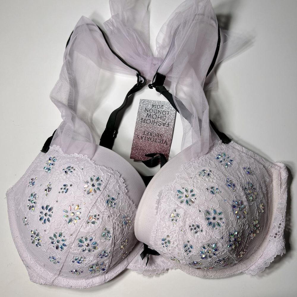 Victoria Secret NWT Dream Angles Push up Underwire 36D